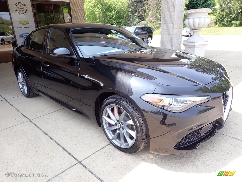 2022 Giulia Ti AWD - Vulcano Black Metallic / Black photo #7