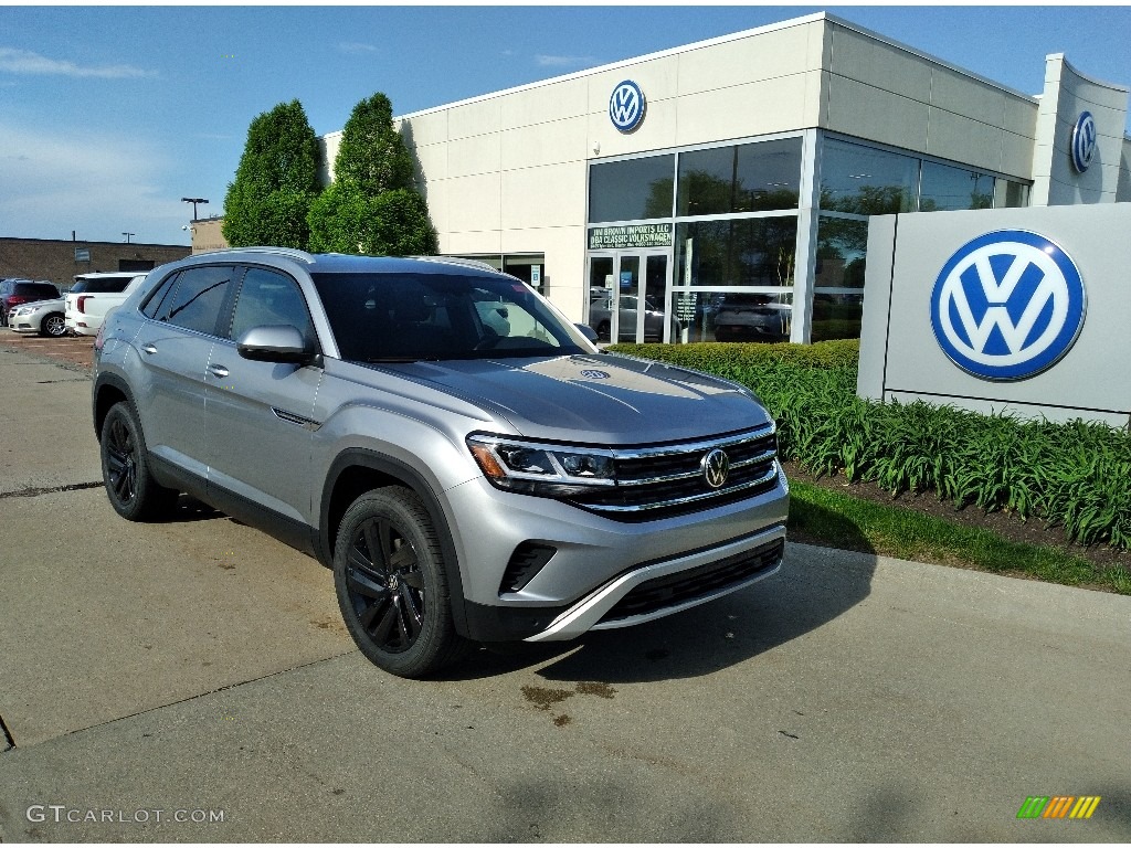 Pyrite Silver Metallic 2022 Volkswagen Atlas Cross Sport SE Technology 4Motion Exterior Photo #144190338