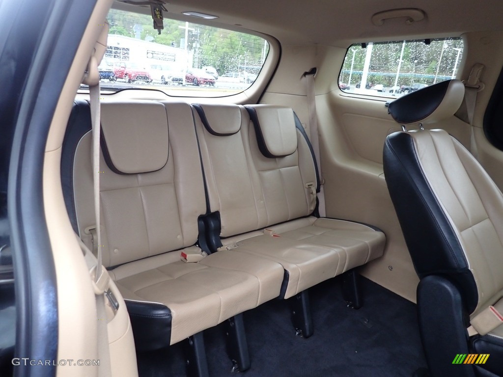 2017 Kia Sedona LX Rear Seat Photo #144195498