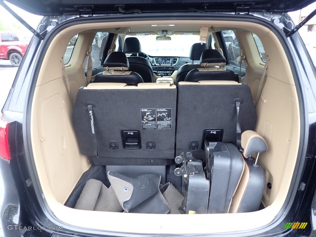 2017 Kia Sedona LX Trunk Photos