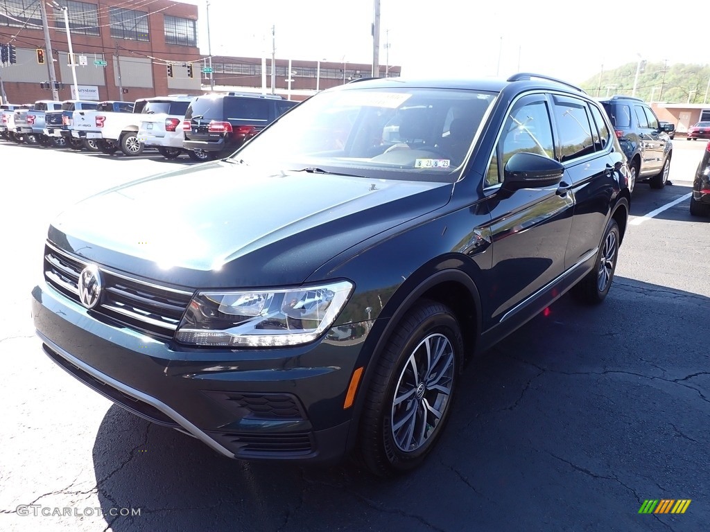 2018 Tiguan SE 4MOTION - Dark Moss Green Metallic / Golden Oak/Black photo #4