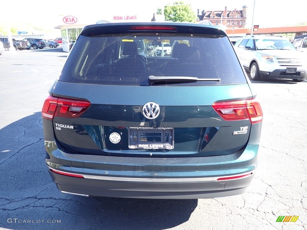 2018 Tiguan SE 4MOTION - Dark Moss Green Metallic / Golden Oak/Black photo #7