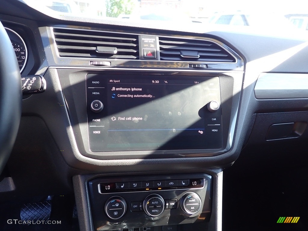 2018 Tiguan SE 4MOTION - Dark Moss Green Metallic / Golden Oak/Black photo #17