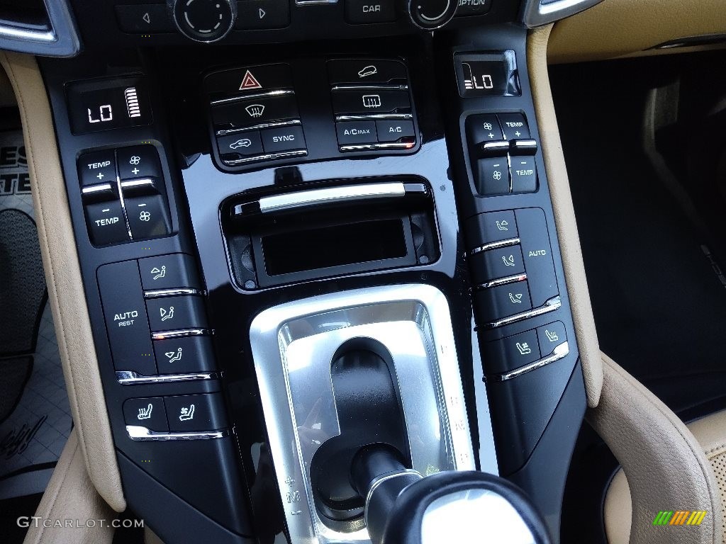 2016 Porsche Cayenne S Controls Photo #144197658