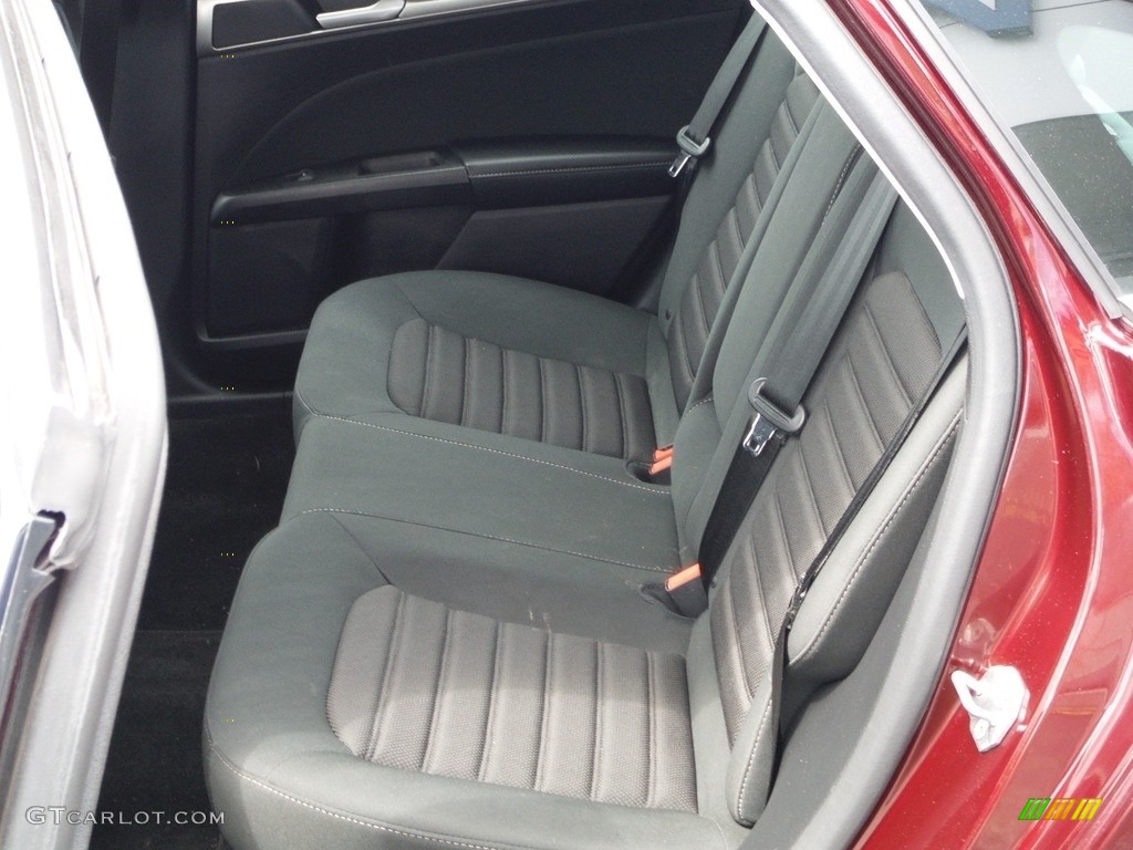 2018 Fusion SE - Ruby Red / Ebony photo #24