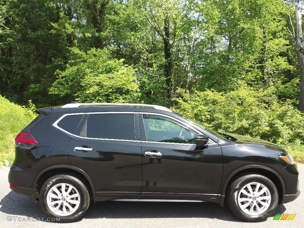2017 Rogue SV AWD - Magnetic Black / Charcoal photo #5