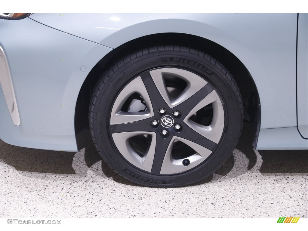 2022 Toyota Prius XLE Wheel Photos