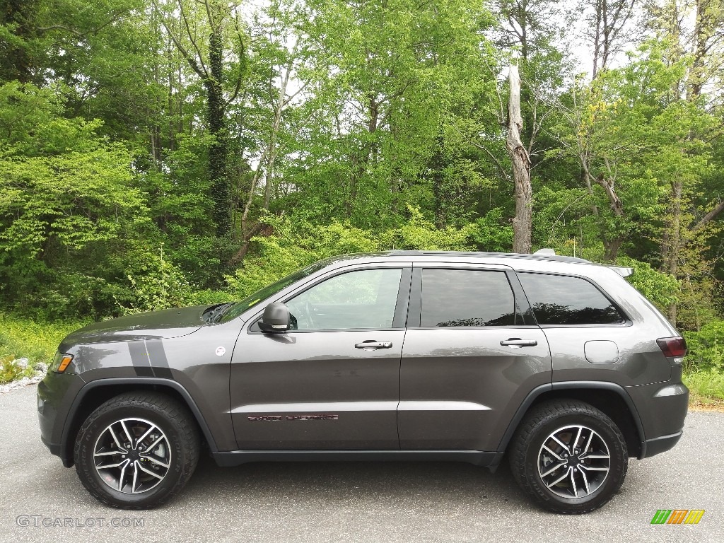 Granite Crystal Metallic Jeep Grand Cherokee