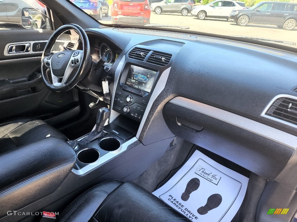 2011 Explorer XLT 4WD - Kona Blue Metallic / Charcoal Black photo #12