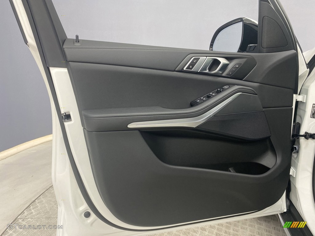 2022 BMW X5 sDrive40i Door Panel Photos