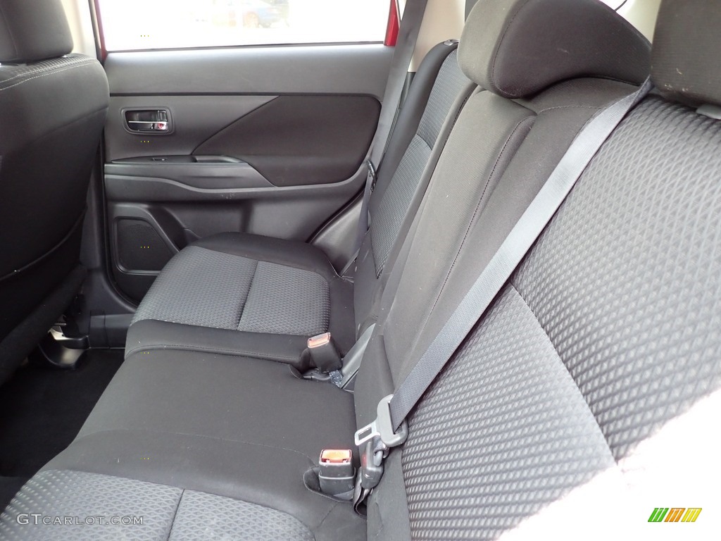2017 Mitsubishi Outlander SE S-AWC Rear Seat Photos