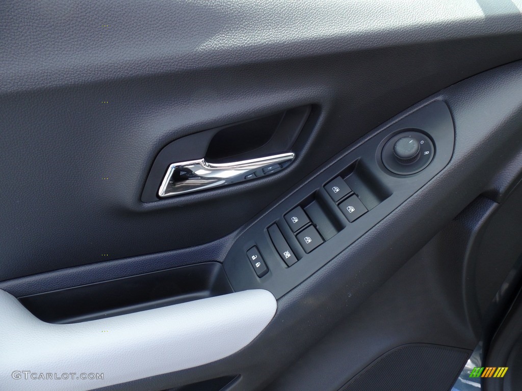 2022 Chevrolet Trax LT AWD Jet Black/Light Ash Gray Door Panel Photo #144213480
