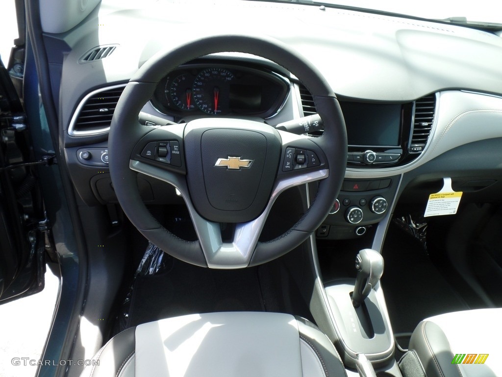 2022 Chevrolet Trax LT AWD Jet Black/Light Ash Gray Dashboard Photo #144213555