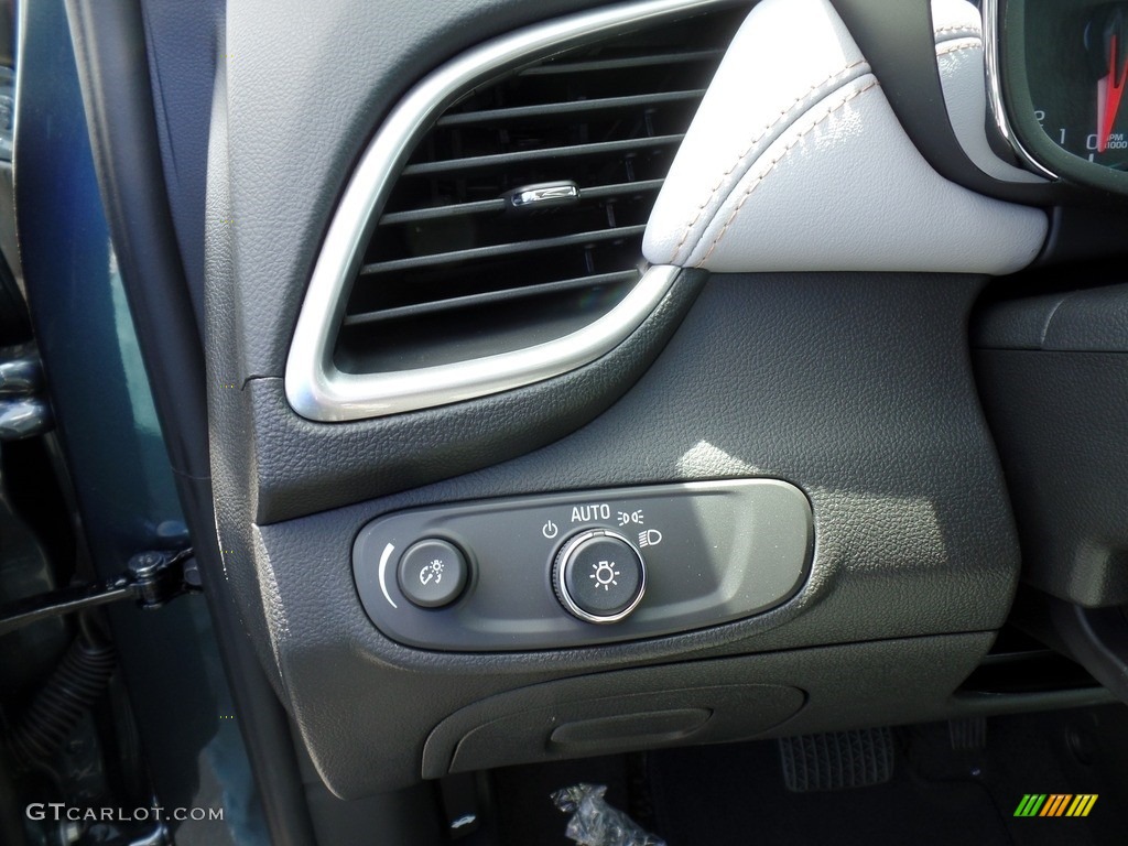 2022 Chevrolet Trax LT AWD Controls Photo #144213648