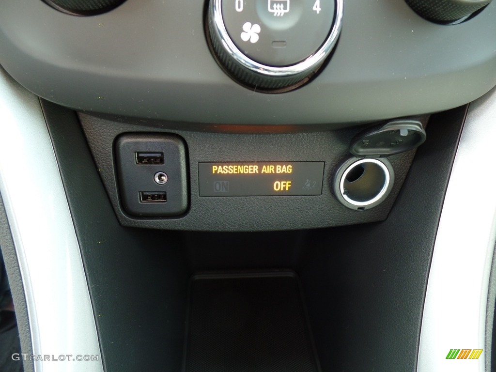 2022 Chevrolet Trax LT AWD Controls Photo #144213858