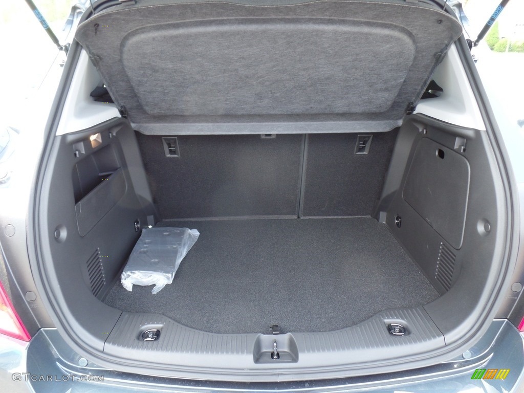 2022 Chevrolet Trax LT AWD Trunk Photos