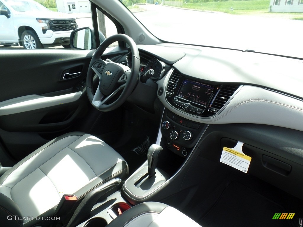 2022 Chevrolet Trax LT AWD Jet Black/Light Ash Gray Dashboard Photo #144214155
