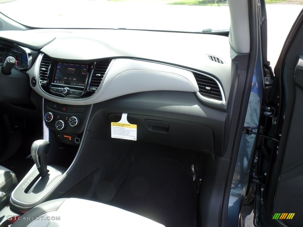 2022 Chevrolet Trax LT AWD Jet Black/Light Ash Gray Dashboard Photo #144214179