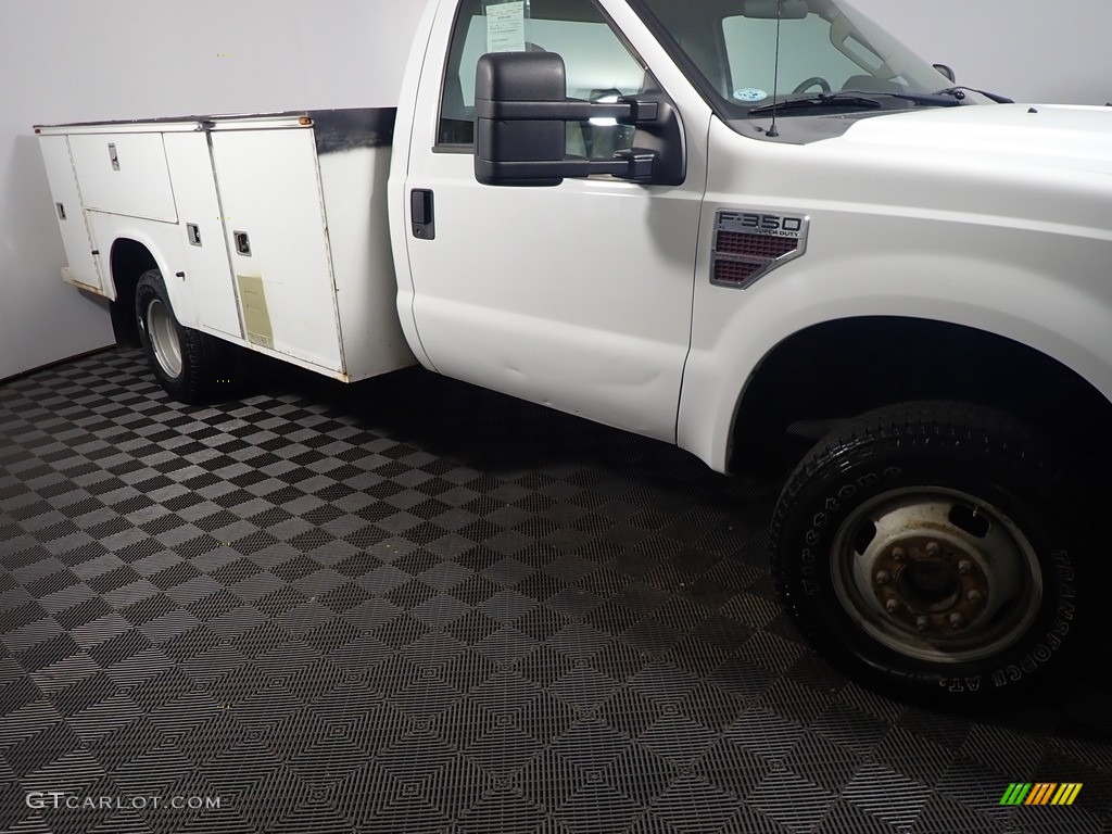 2008 F350 Super Duty XL Regular Cab 4x4 Chassis - Oxford White / Medium Stone photo #3