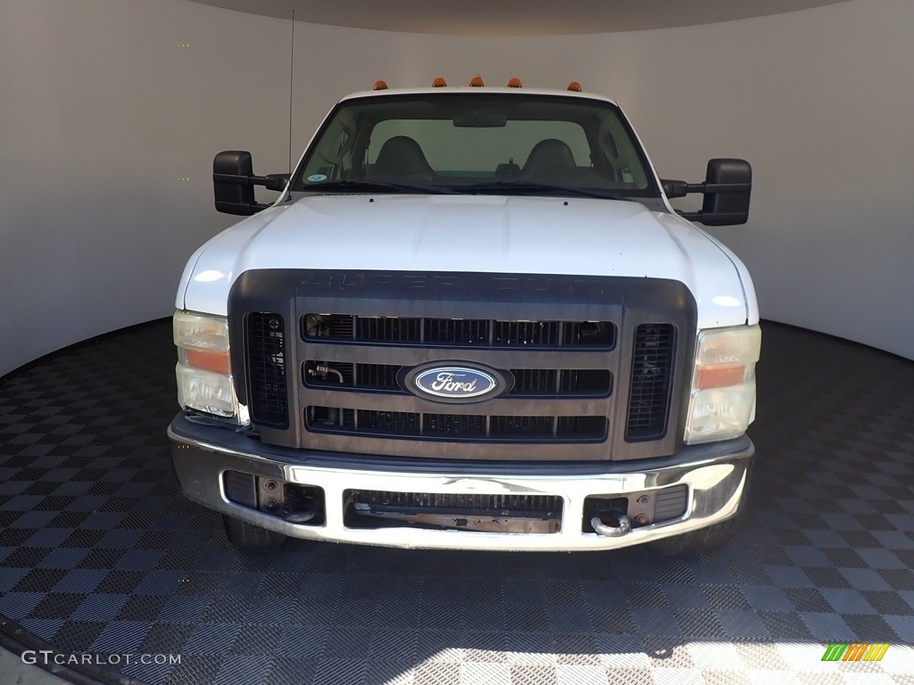 2008 F350 Super Duty XL Regular Cab 4x4 Chassis - Oxford White / Medium Stone photo #4