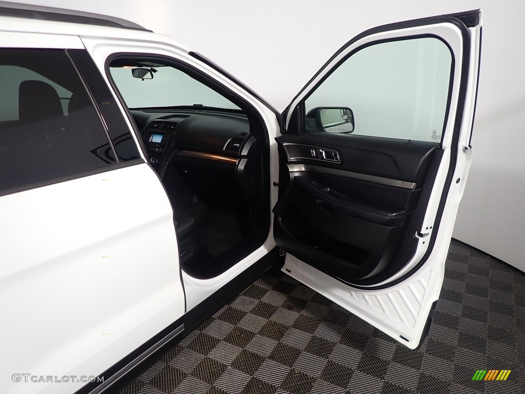 2018 Explorer XLT 4WD - Oxford White / Ebony Black photo #39