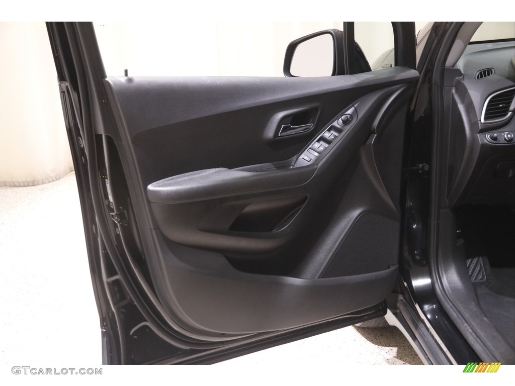 2020 Trax LS - Mosaic Black Metallic / Jet Black photo #4