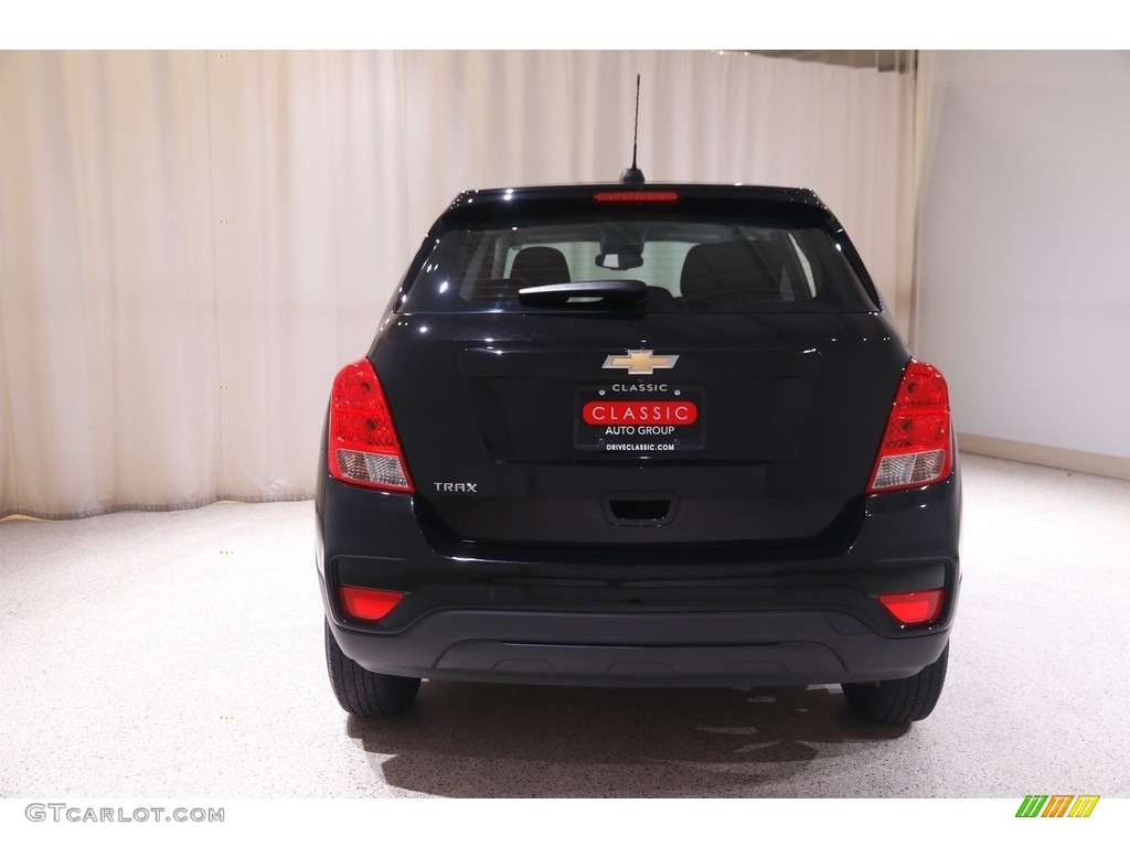 2020 Trax LS - Mosaic Black Metallic / Jet Black photo #17