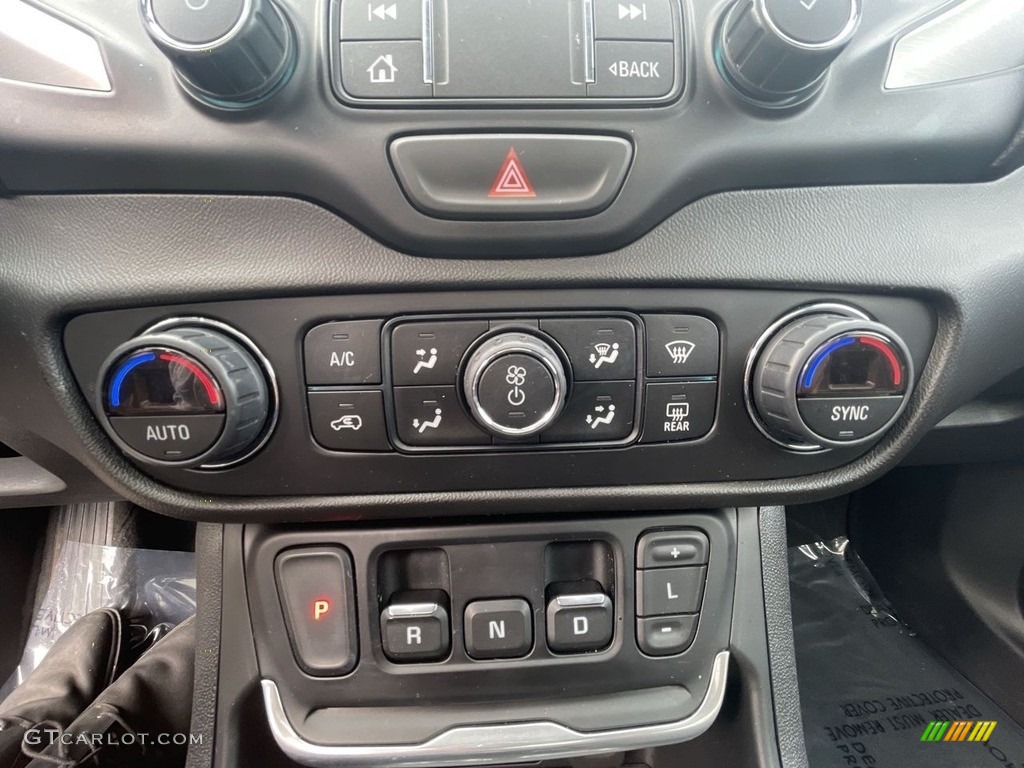 2020 GMC Terrain SLT AWD Jet Black Dashboard Photo #144234252