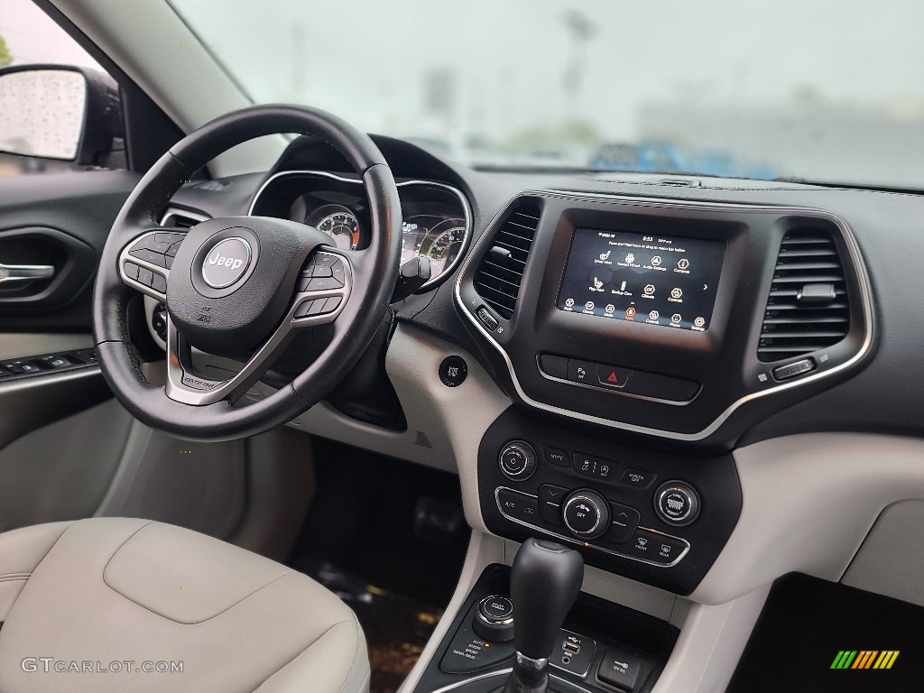 2020 Jeep Cherokee Latitude Plus 4x4 Light Frost Beige/Black Dashboard Photo #144236760