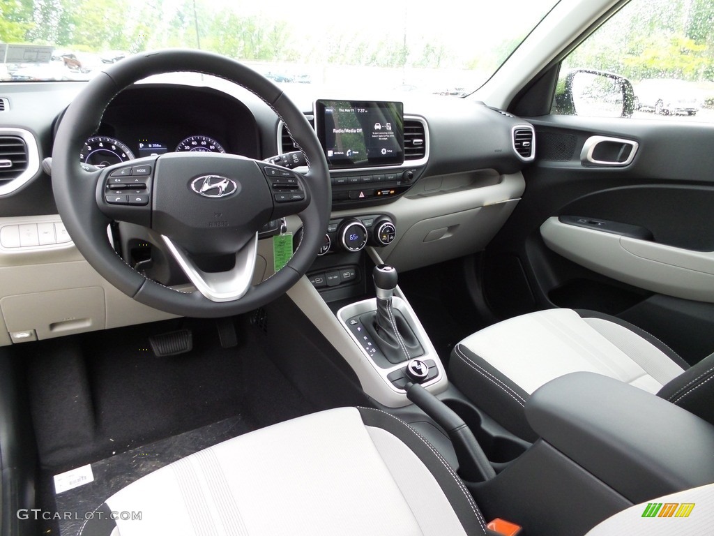 Gray Interior 2022 Hyundai Venue SEL Photo #144240063