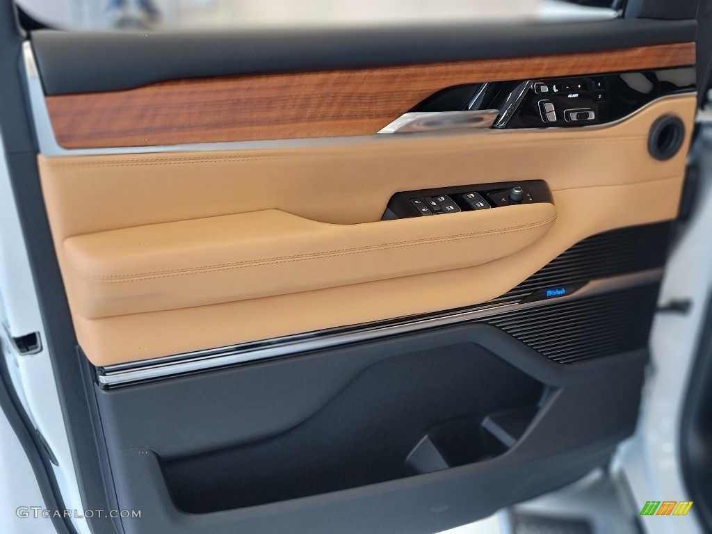2022 Jeep Grand Wagoneer Series III 4x4 Tupelo/Black Door Panel Photo #144241542