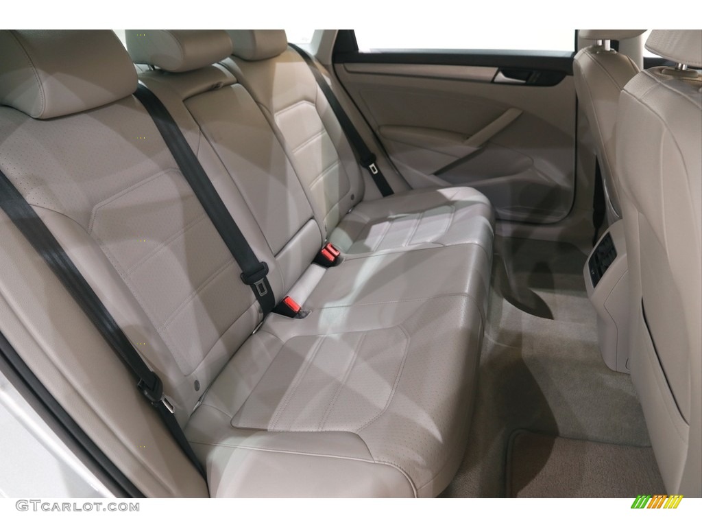 2014 Passat 1.8T SE - Reflex Silver Metallic / Cornsilk Beige photo #16