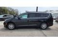 2022 Brilliant Black Crystal Pearl Chrysler Pacifica Touring L  photo #9