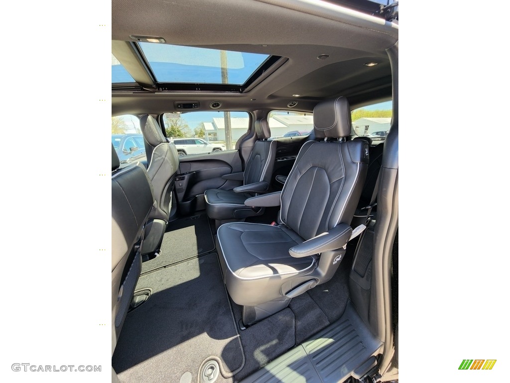 Black Interior 2022 Chrysler Pacifica Limited AWD Photo #144249681
