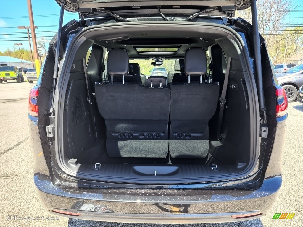 2022 Chrysler Pacifica Limited AWD Trunk Photo #144249876