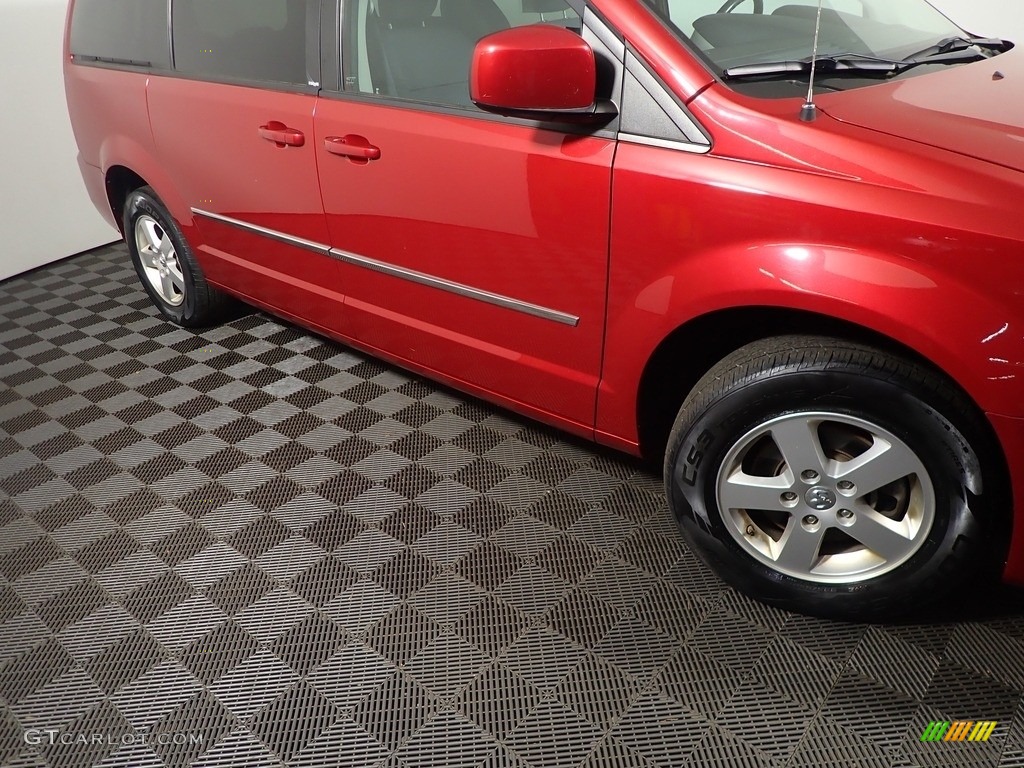 2010 Grand Caravan SXT - Deep Cherry Red Crystal Pearl / Dark Slate Gray/Light Shale photo #3