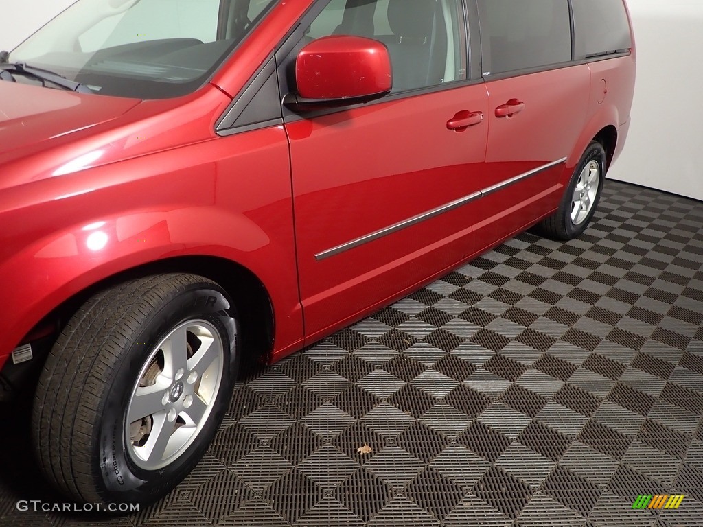 2010 Grand Caravan SXT - Deep Cherry Red Crystal Pearl / Dark Slate Gray/Light Shale photo #8