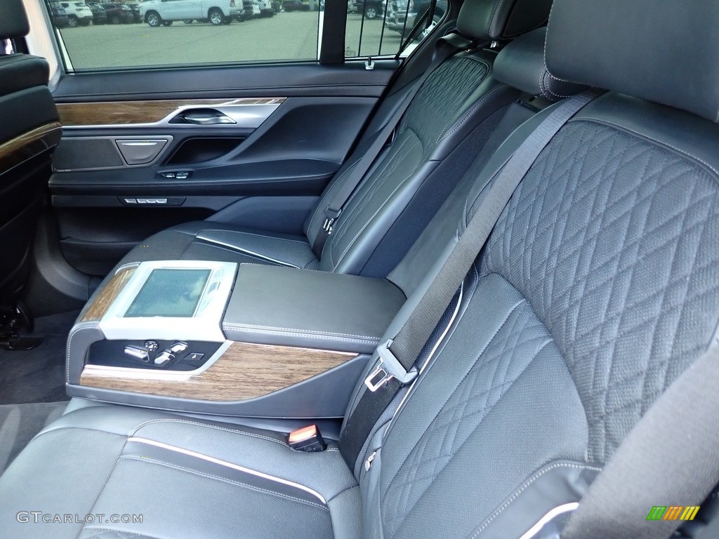 2018 7 Series 750i xDrive Sedan - Mineral White Metallic / Black photo #12