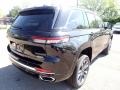 Diamond Black Crystal Pearl - Grand Cherokee Overland 4x4 Photo No. 5
