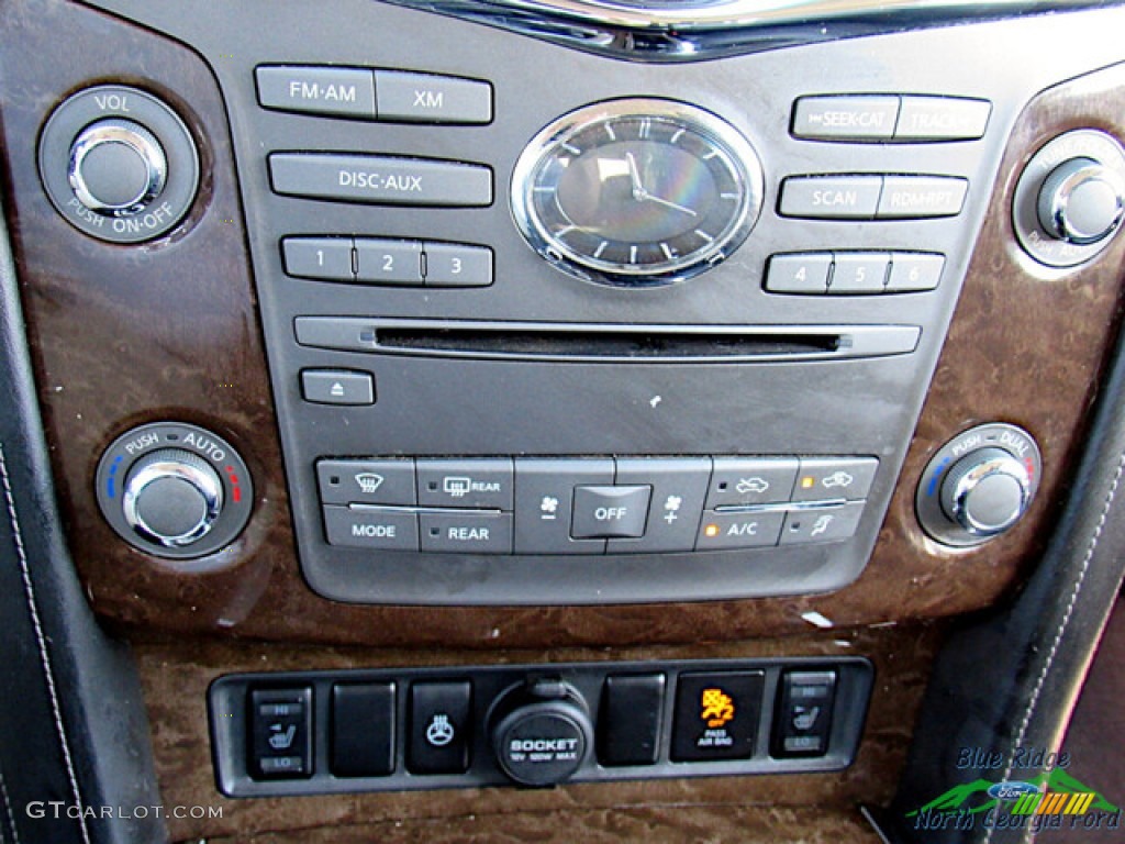 2017 Infiniti QX80 AWD Controls Photos