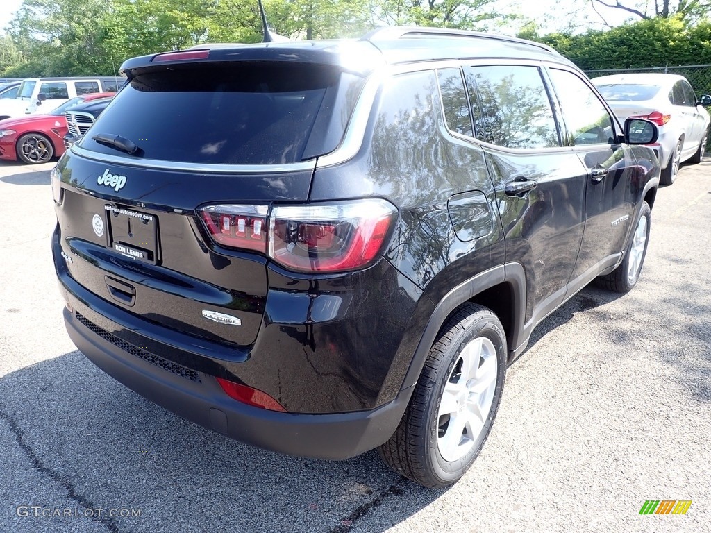 2022 Compass Latitude 4x4 - Diamond Black Crystal Pearl / Black photo #5