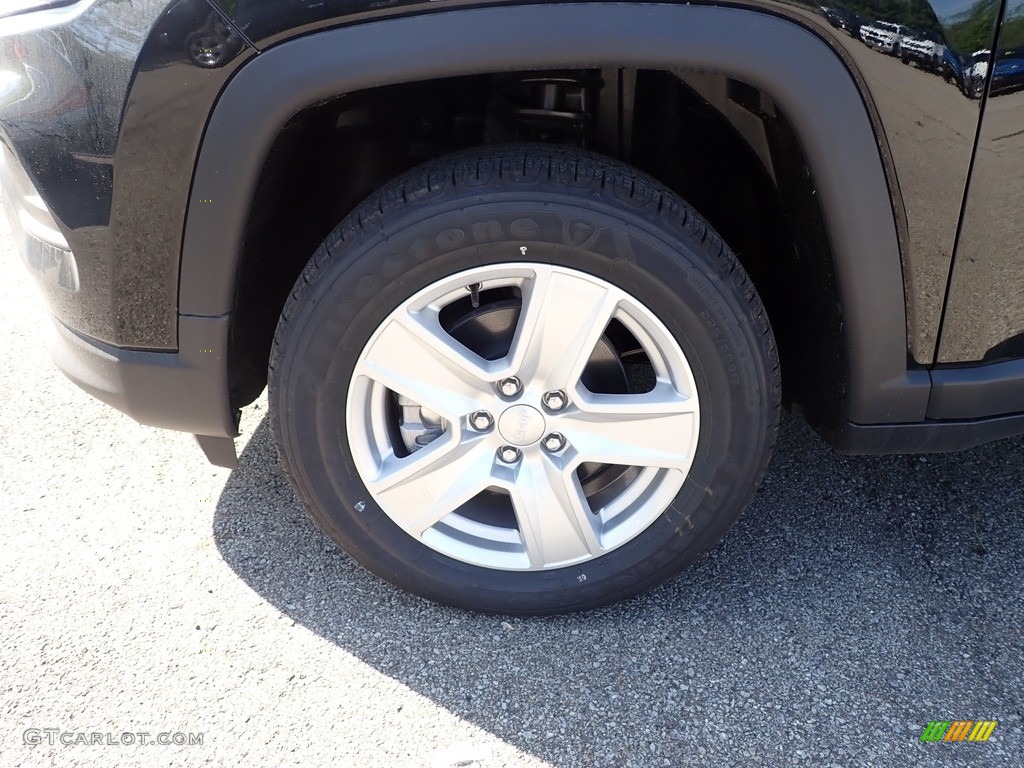 2022 Compass Latitude 4x4 - Diamond Black Crystal Pearl / Black photo #9