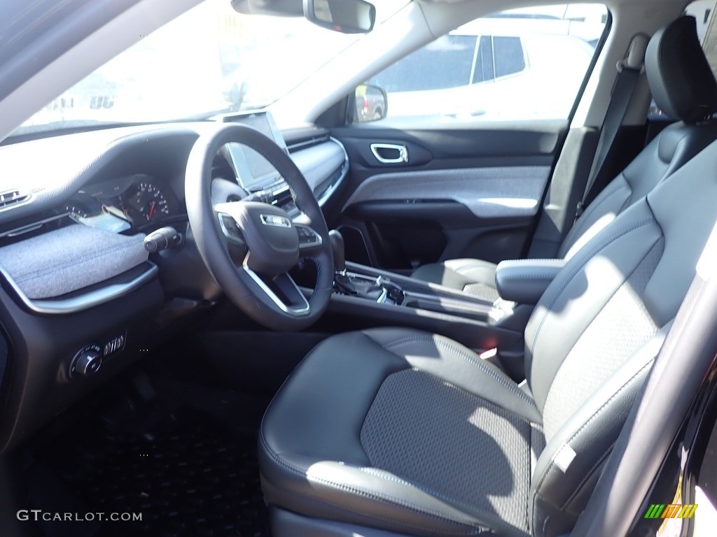 2022 Compass Latitude 4x4 - Diamond Black Crystal Pearl / Black photo #14