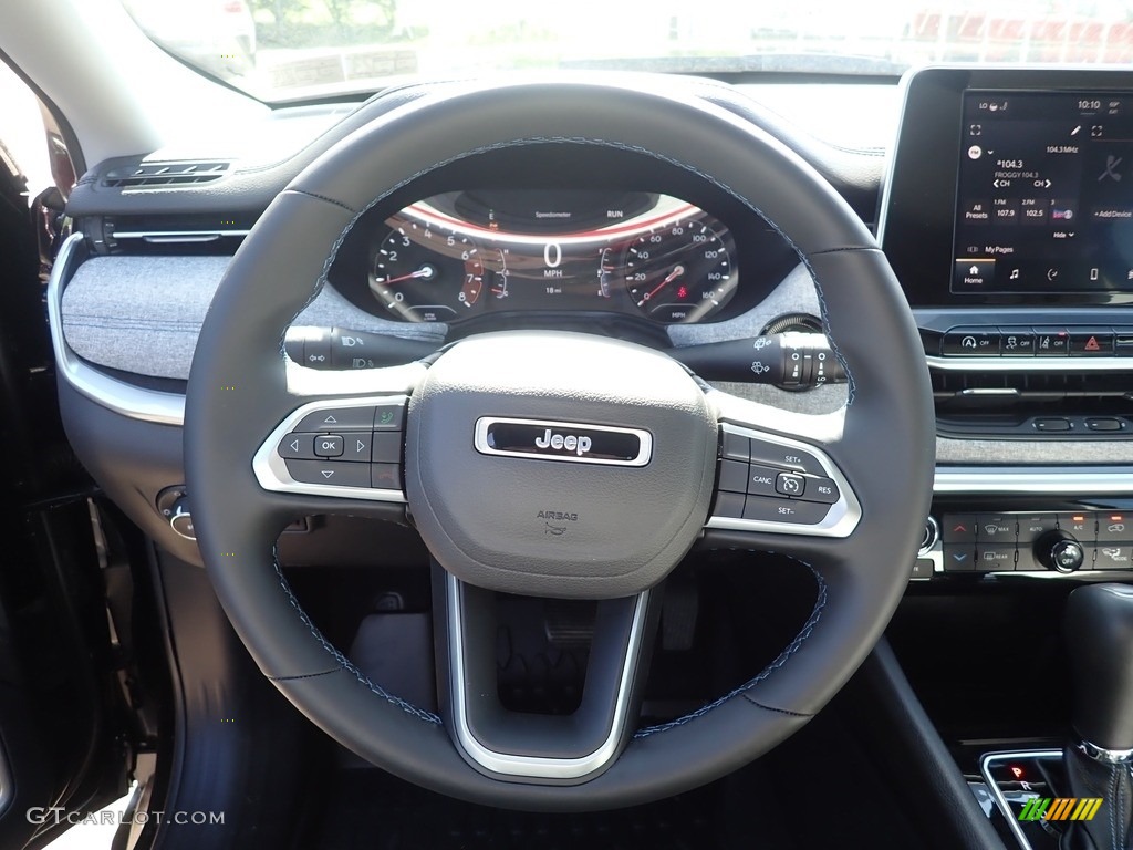 2022 Compass Latitude 4x4 - Diamond Black Crystal Pearl / Black photo #19