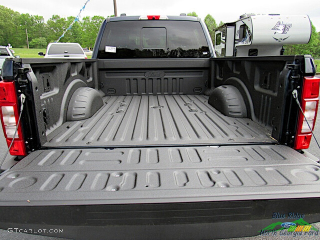 2022 F350 Super Duty Lariat Crew Cab 4x4 - Antimatter Blue / Black Onyx photo #14