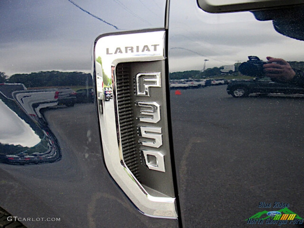 2022 F350 Super Duty Lariat Crew Cab 4x4 - Antimatter Blue / Black Onyx photo #30