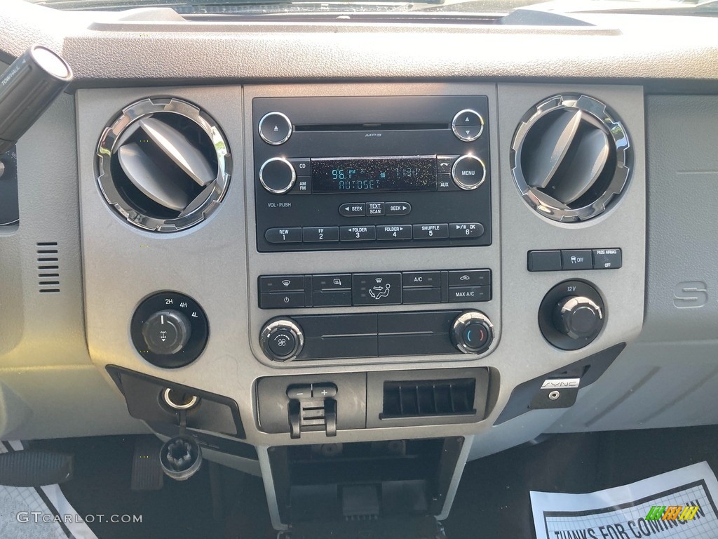 2016 Ford F250 Super Duty XLT Regular Cab 4x4 Controls Photo #144262933