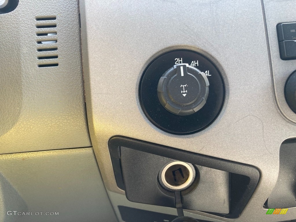 2016 Ford F250 Super Duty XLT Regular Cab 4x4 Controls Photo #144262981
