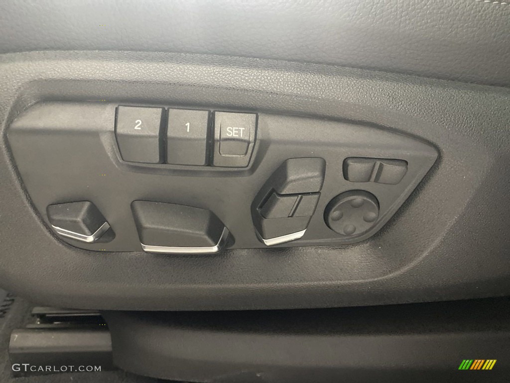2019 X6 xDrive50i - Space Gray Metallic / Black photo #14