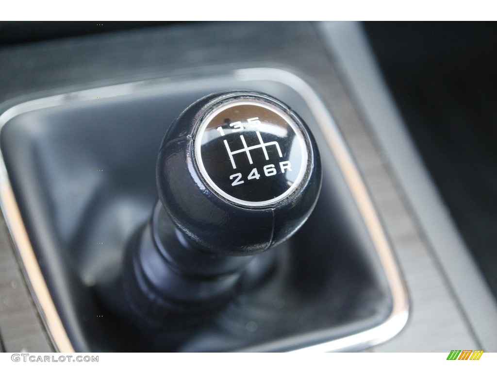 2017 Subaru Outback 2.5i Transmission Photos